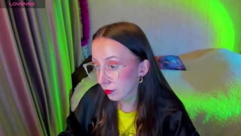 Stephanie online show from December 2025 05:29:01 PM