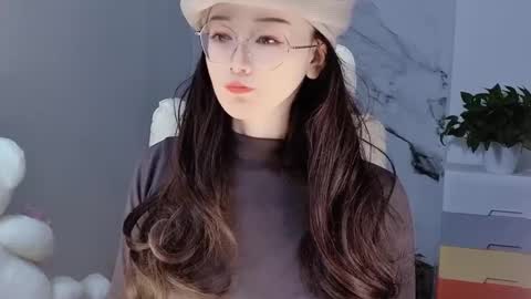 Snapshot of happysweetie168 chatting on December 2024 03:40:02 AM Daisy online show from December 2024 03:40:02 AM