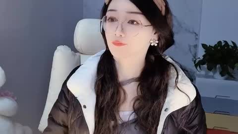 Snapshot of happysweetie168 chatting on December 2024 02:15:01 PM Daisy online show from December 2024 02:15:01 PM