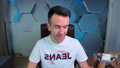Snapshot of hard_and_juici chatting on April 2026 07:44:01 AM Steve online show from April 2026 07:44:01 AM