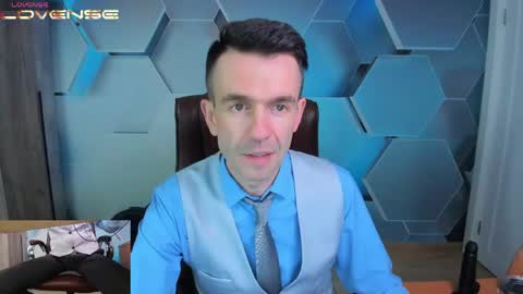 Snapshot of hard_and_juici chatting on May 2026 10:32:02 AM Steve online show from May 2026 10:32:02 AM