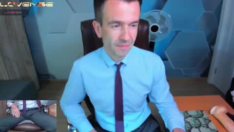 Snapshot of hard_and_juici chatting on July 2026 04:09:01 AM Steve online show from July 2026 04:09:01 AM