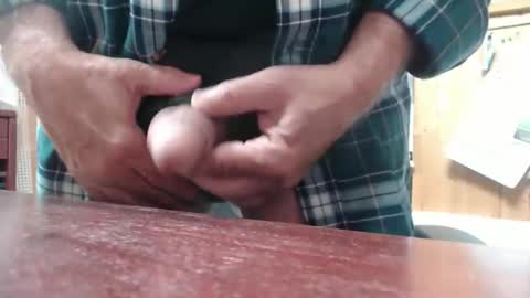 Snapshot of hardbuns chatting on November 2025 05:39:02 AM Brad online show from November 2025 05:39:02 AM