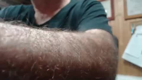 Snapshot of hardbuns chatting on November 2025 09:57:01 PM Brad online show from November 2025 09:57:01 PM