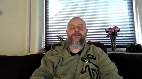 MrLazy online show from May 2026 07:15:02 AM