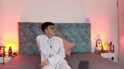 Snapshot of hari_andre_ chatting on January 2026 01:13:02 PM H A R I A N D R E online show from January 2026 01:13:02 PM