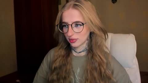 Julia online show from November 2025 05:40:02 AM