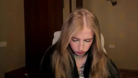 Julia online show from December 2025 05:12:02 AM