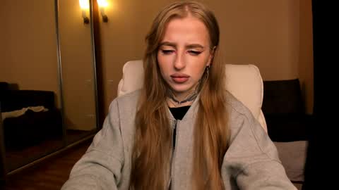 Julia online show from May 2026 05:15:02 AM