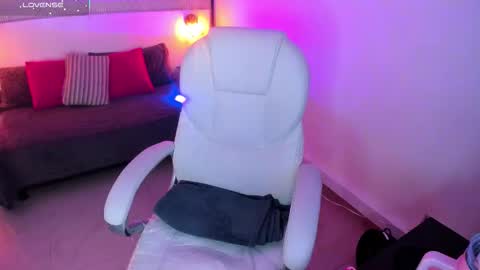 Harper  online show from October 2025 08:51:02 PM