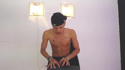 Snapshot of harry_jhonsonn chatting on February 2025 02:20:02 AM Harry online show from February 2025 02:20:02 AM