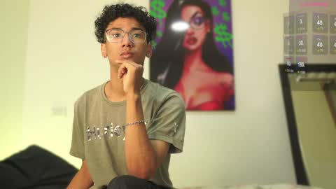 Snapshot of harrytwink18 chatting on December 2024 01:33:01 PM HARRY online show from December 2024 01:33:01 PM