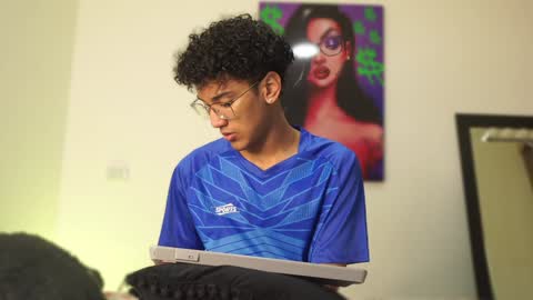 Snapshot of harrytwink18 chatting on December 2024 01:17:01 PM HARRY online show from December 2024 01:17:01 PM