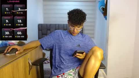 Snapshot of harrytwink18 chatting on September 2025 03:11:01 PM HARRY online show from September 2025 03:11:01 PM