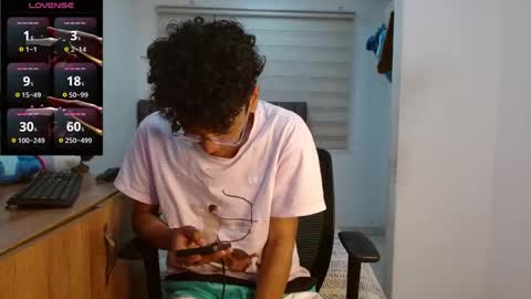 Snapshot of harrytwink18 chatting on September 2025 03:23:02 PM HARRY online show from September 2025 03:23:02 PM