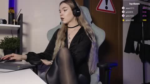 Snapshot of havenraee chatting on January 2025 10:23:01 PM Miss Haven online show from January 2025 10:23:01 PM