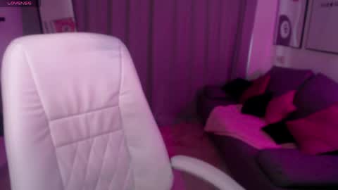 Mia online show from April 2026 07:35:01 AM