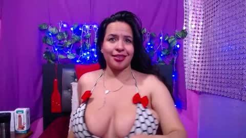 Snapshot of hazel_34 chatting on January 2025 01:06:01 AM hazel online show from January 2025 01:06:01 AM