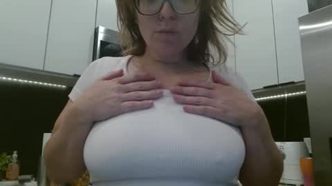 Snapshot of hazel_skye chatting on May 2026 04:15:02 PM Hazel online show from May 2026 04:15:02 PM