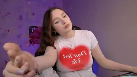 Snapshot of hazel_sullivan chatting on April 2026 04:13:01 PM Hazel online show from April 2026 04:13:01 PM