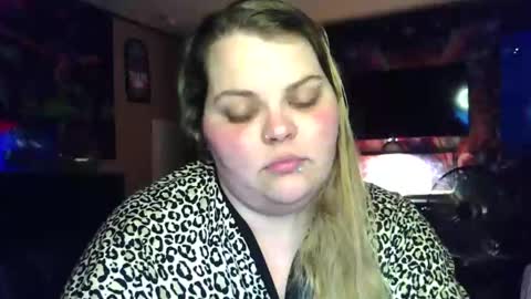 Hazeleyez97 online show from October 2025 06:02:02 AM