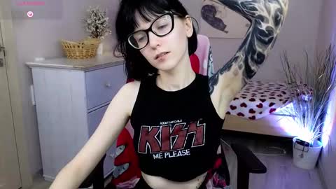 hazeltompson online show from November 2025 08:34:02 PM