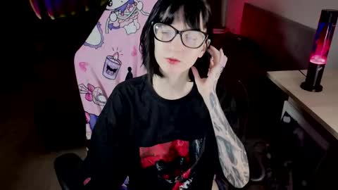 hazeltompson online show from March 2026 12:23:02 PM