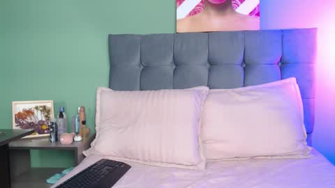 Snapshot of hazz_smith chatting on December 2025 12:53:02 PM HAZZ SMITH online show from December 2025 12:53:02 PM