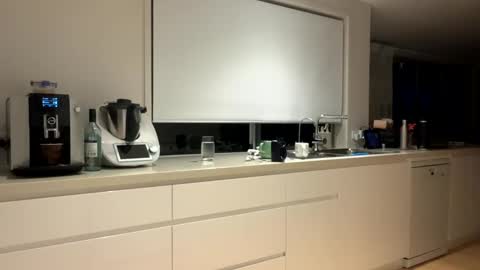 Snapshot of hb2283 chatting on December 2024 06:28:01 PM h babe online show from December 2024 06:28:01 PM