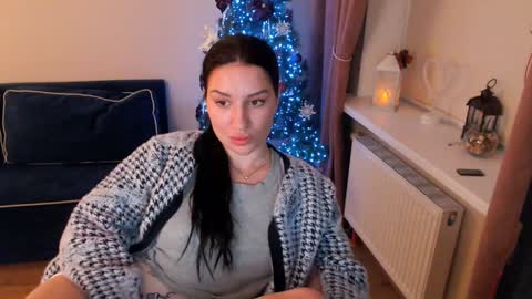 Snapshot of heaven_chloe chatting on January 2025 03:32:02 AM Heaven girl online show from January 2025 03:32:02 AM