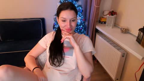 Snapshot of heaven_chloe chatting on January 2025 12:19:02 AM Heaven girl online show from January 2025 12:19:02 AM