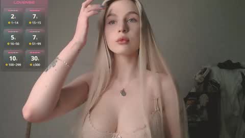 Akemi instinthemoodforlooove online show from April 2026 01:17:02 PM
