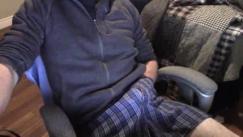 Snapshot of heavilyhung chatting on October 2025 04:15:02 AM John online show from October 2025 04:15:02 AM