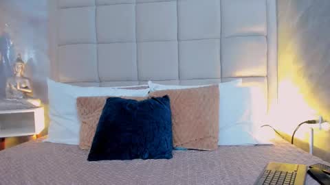 Keira Hecate online show from September 2025 08:01:01 PM