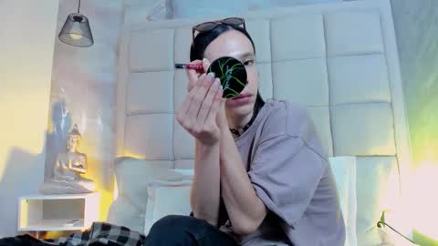 Keira Hecate online show from November 2025 08:31:01 PM