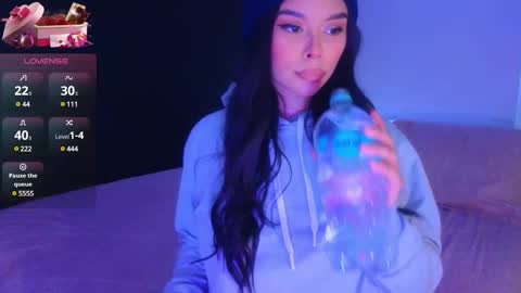 Snapshot of hecate_gh chatting on February 2025 10:03:02 PM Hecate online show from February 2025 10:03:02 PM