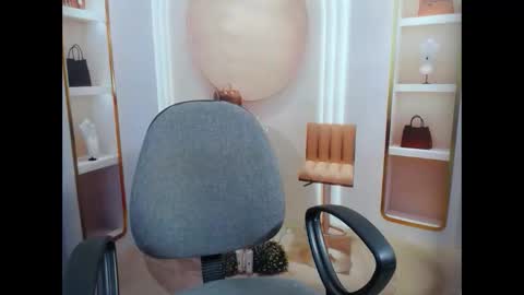 Snapshot of hechin chatting on January 2026 02:42:02 PM love bug online show from January 2026 02:42:02 PM