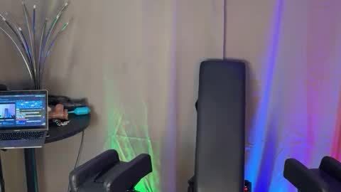 Snapshot of hectorramirezxxx chatting on December 2025 07:05:01 AM LockedThug online show from December 2025 07:05:01 AM