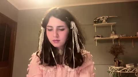 Snapshot of hedwiggrossberg chatting on December 2025 04:49:02 PM Sarah online show from December 2025 04:49:02 PM