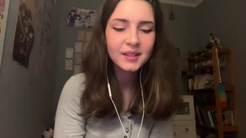 Snapshot of hedwiggrossberg chatting on December 2025 02:47:01 PM Sarah online show from December 2025 02:47:01 PM