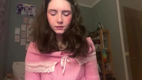 Snapshot of hedwiggrossberg chatting on December 2025 02:10:02 PM Sarah online show from December 2025 02:10:02 PM