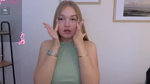 Snapshot of heidi_doyle chatting on October 2025 06:11:02 AM Sofi online show from October 2025 06:11:02 AM