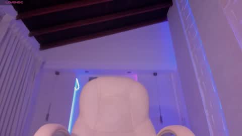 Heidy online show from October 2025 03:42:02 AM