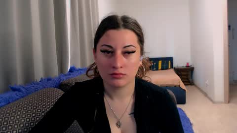 helen_adams_ online show from May 2026 07:35:01 AM