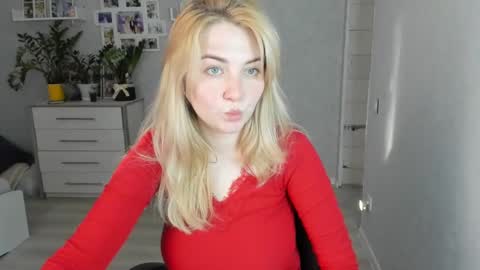 Snapshot of helen_angel_girl chatting on March 2025 01:45:01 PM Helen sven online show from March 2025 01:45:01 PM