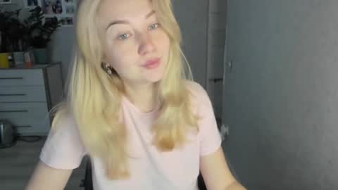 Snapshot of helen_angel_girl chatting on October 2025 05:10:02 AM Helen sven online show from October 2025 05:10:02 AM