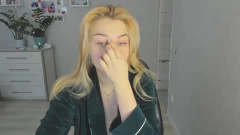 Snapshot of helen_angel_girl chatting on January 2026 06:50:02 AM Helen sven online show from January 2026 06:50:02 AM