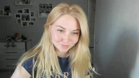 Snapshot of helen_angel_girl chatting on June 2026 03:14:02 PM Helen sven online show from June 2026 03:14:02 PM