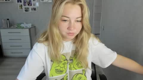 Snapshot of helen_angel_girl chatting on June 2026 04:57:01 AM Helen sven online show from June 2026 04:57:01 AM