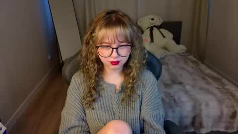 Snapshot of helen_carson chatting on April 2026 01:56:01 AM Helen Carson online show from April 2026 01:56:01 AM